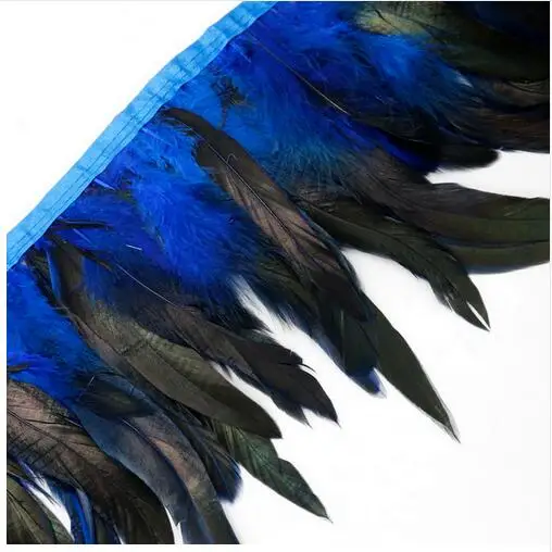 На стопу длиной от 10 до 15 см с перьями из хвоста петуха отделочная полоса
