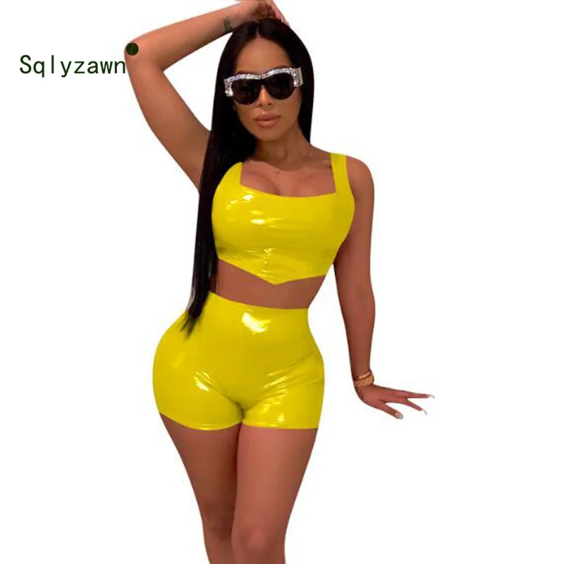 Женский комплект из 2 предметов искусственной кожи с шортами и квадратным