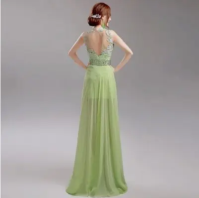 Модное зеленое платье с вырезом и вышивкой короткое спереди длинное сзади со