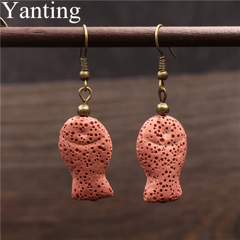 Женские винтажные серьги с рыбками розовые из лавового камня ювелирные