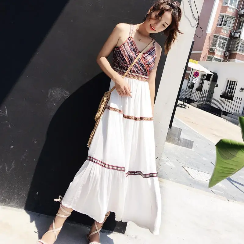 Шифоновые длинные платья без бретелек с открытыми плечами и разбитыми цветами