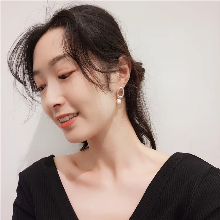 Женские серьги гвоздики из натурального пресноводного жемчуга трендовые