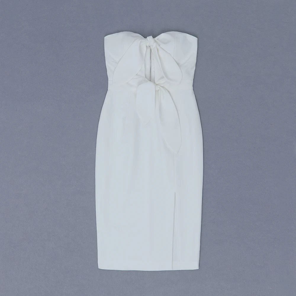 Женское белое платье без бретелек с открытыми плечами облегающее вечернее