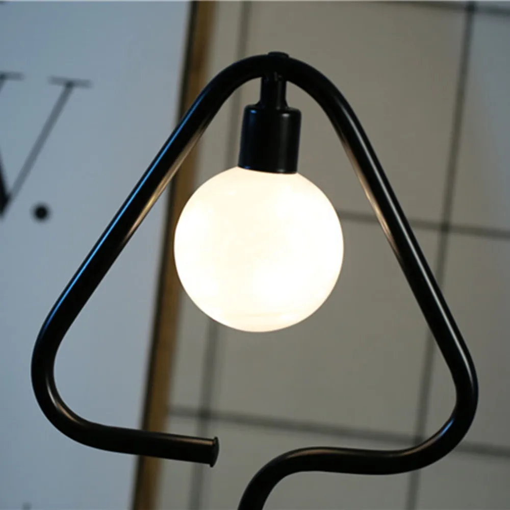 HZFCEW 2019 Creative Christmas Holiday Retro Iron Art Minimalist Geometric Shape Table Lamp Reading Bedroom Night Light | Лампы и