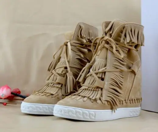 Новейшая модель ботильоны на танкетке с бахромой обувь для отдыха увеличивающая