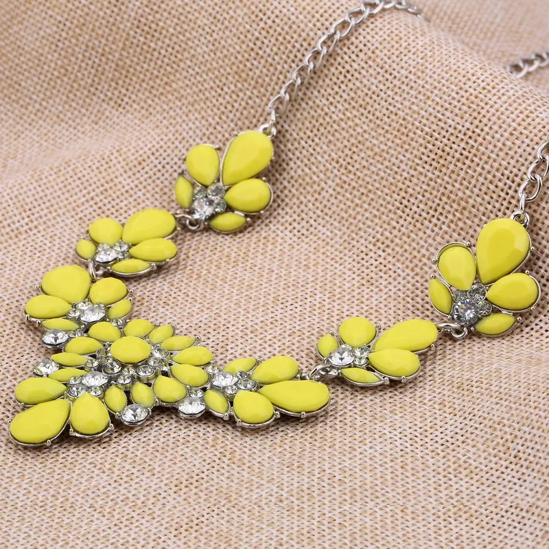 Ожерелье в богемном стиле с фианитами и кристаллами, голубой, желтый цвет, разноцветные стразы, подвеска в виде цветка из бисера, ожерелье-чокер для женщин