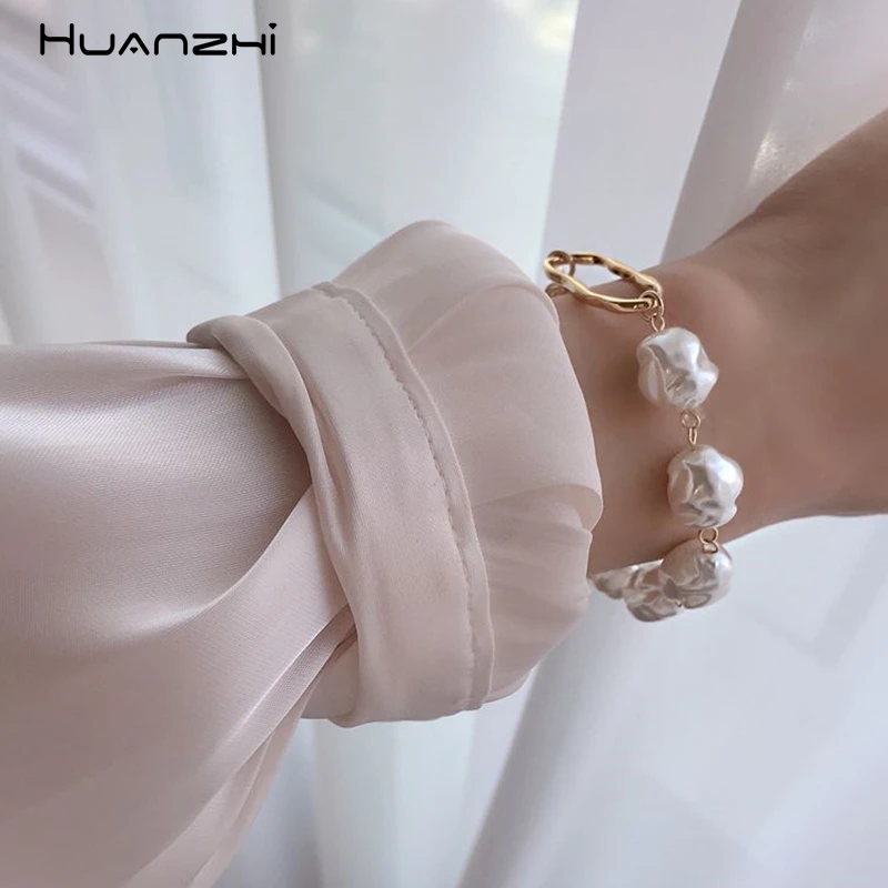 HUANZHI 2019 New Baroque Irregular Imitation Pearls Gold Color Metal Link Chain Bracelets for Women Girl Summer Party Jewelry