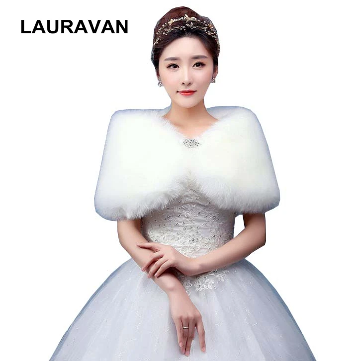 Женская зимняя накидка без рукавов цвета слоновой кости теплая из