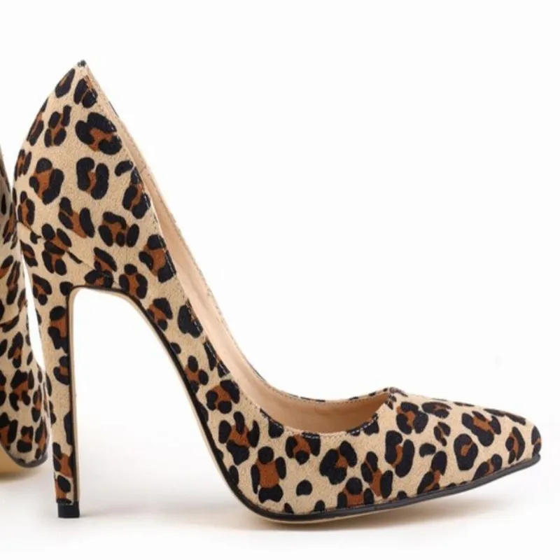 Стильные женские туфли лодочки с острым носком и животным принтом Вечерние на