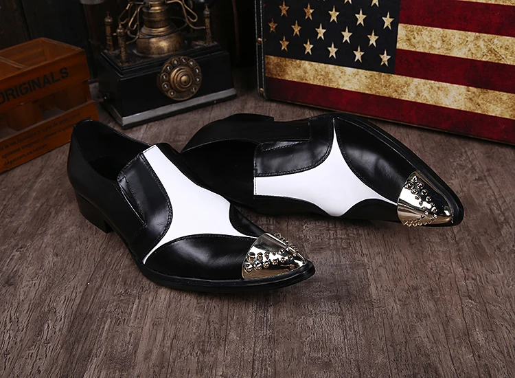 Мужские модельные туфли с острым носком черные белые Лоферы под крокодиловую