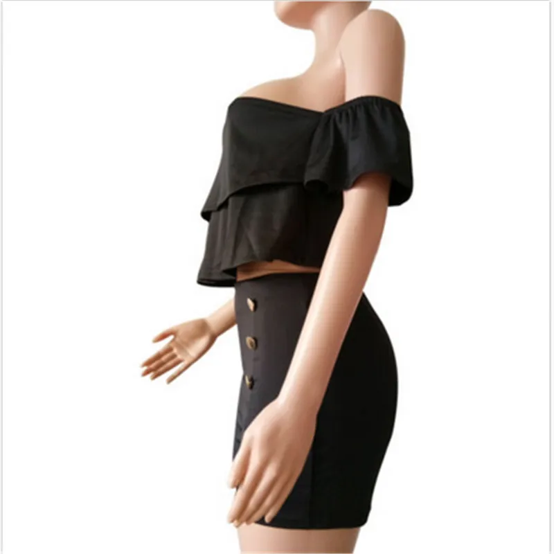 Комплект из двух предметов: топ и шорты с открытыми плечами оборками Модный