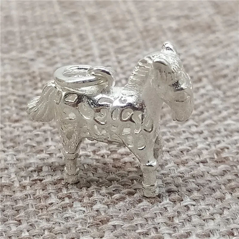 

925