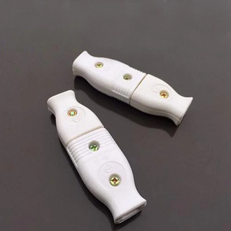 Extension cords on two flat pin connector supporting male and female docking Plug socket 10A250V