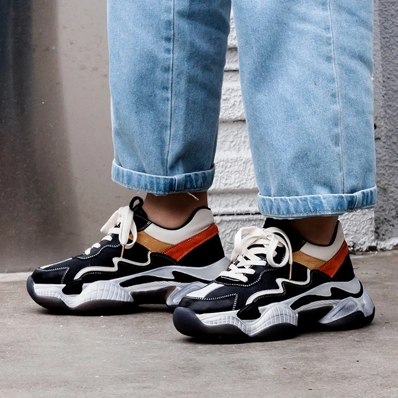 Новинка года; модные стильные замшевые кожаные туфли; женские кроссовки; обувь на платформе со шнуровкой; удобная женская повседневная обувь без застежки