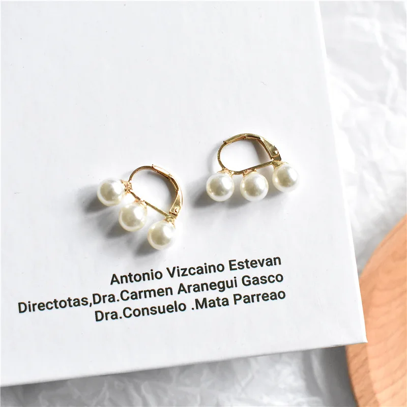 Korean Net Red White Three Pearl Earrings for Women Simple Retro Temperament Show Fashion Jewelry Party Gift | Украшения и