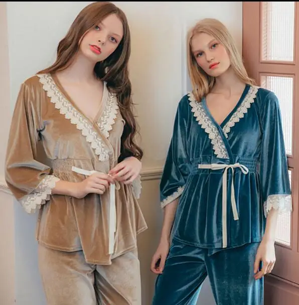 Женский пижамный комплект зимний утепленный кружевной халат с поясом домашнее