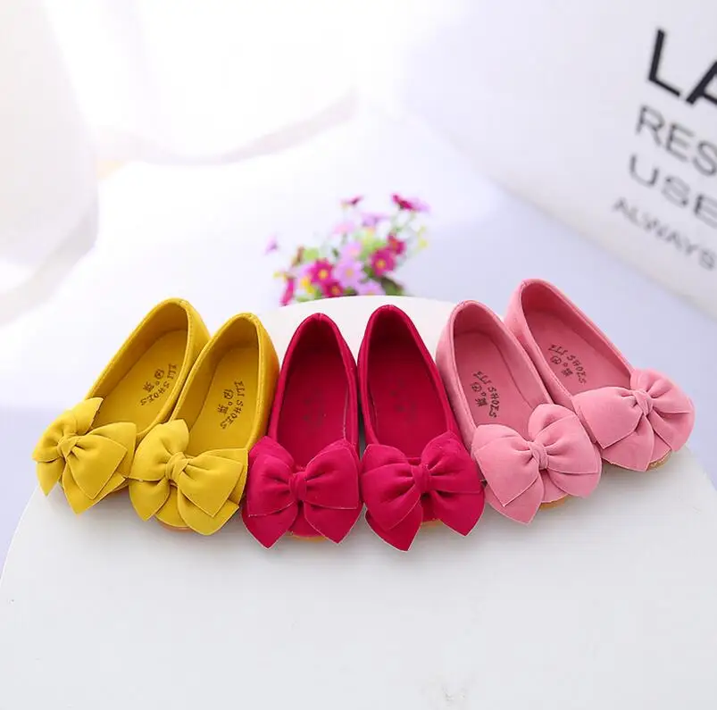 Туфли для маленьких девочек мягкие однотонные без застежки на плоской подошве с