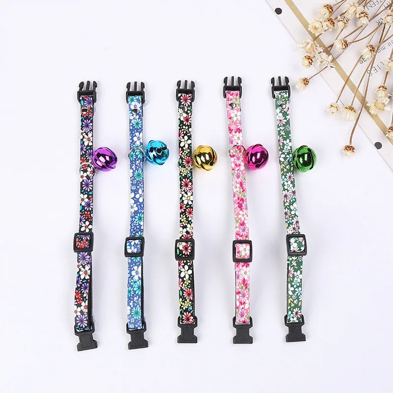 Милый маленький ошейник для кошек с колокольчиком и цветочным принтом ошейники