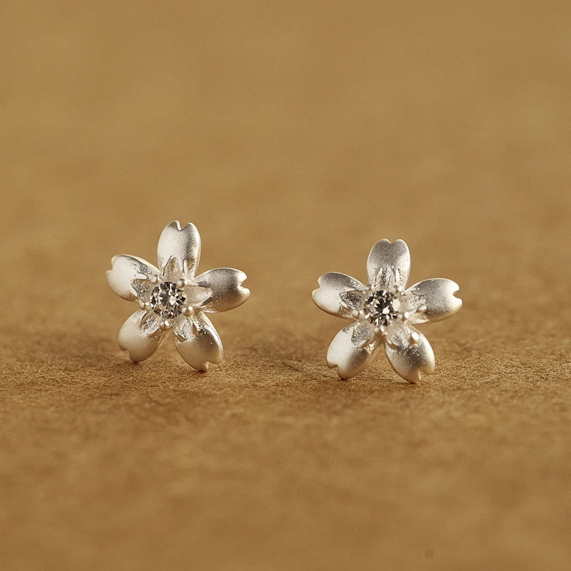 Женские серьги в виде сакуры инкрустированные кристаллами из стерлингового