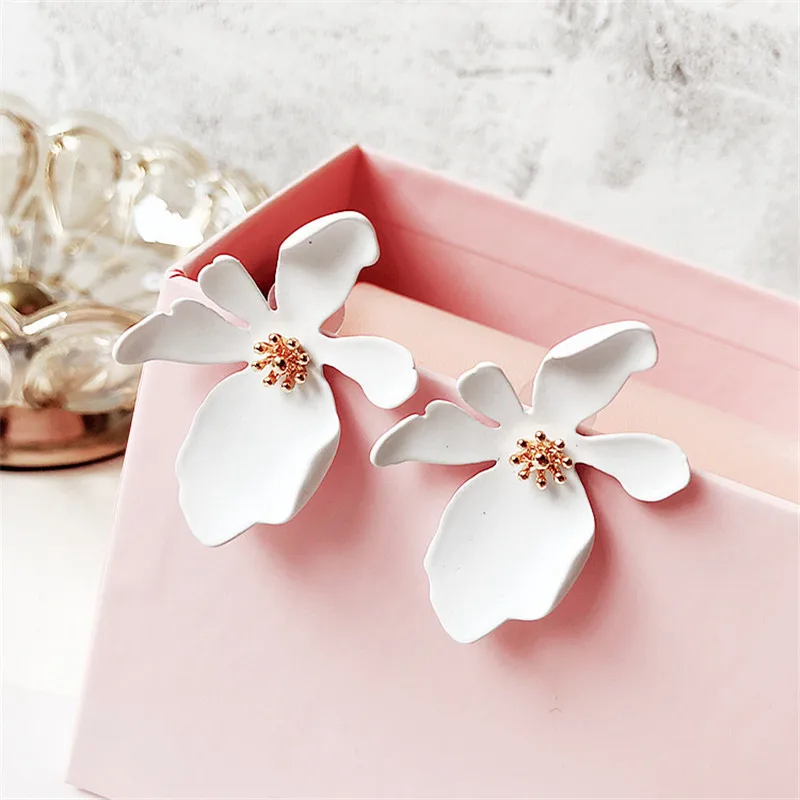 Корейские милые серьги-гвоздики Daisy Flower Petal маленькие нестандартные для женщин и
