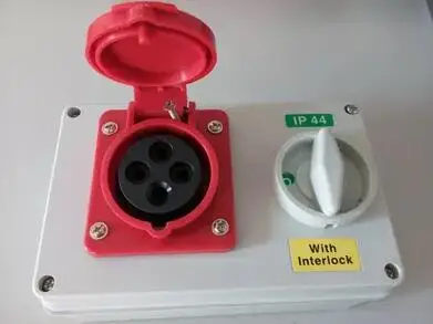 Розетка с переключателями и механическим блокировкой IP44 220-250 В 380 В