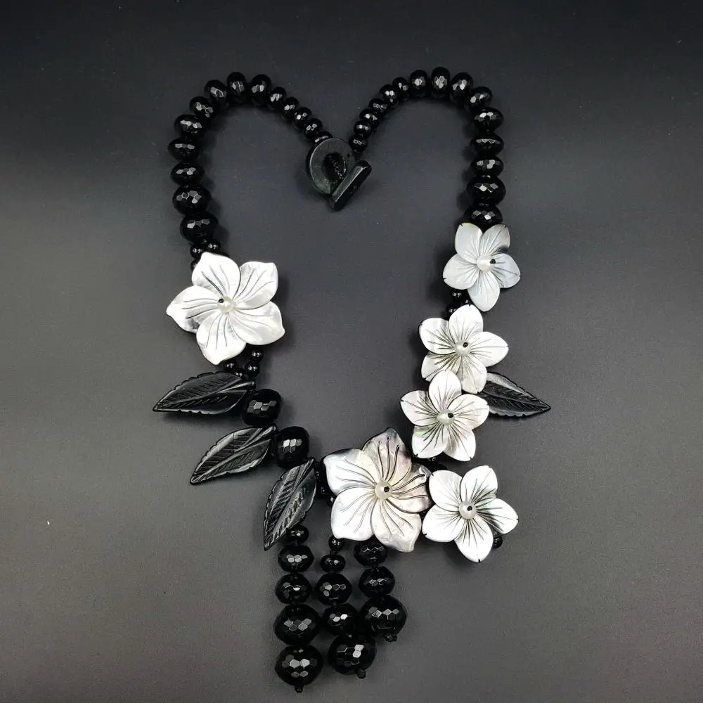 

NEW Natural Stone Black Quartz stone ,Freshwater Pearl Shell Flowers Necklace 21'