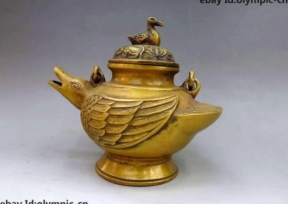 

China bronze gild carved beautiful two duck sculpture Teapot pot Statue