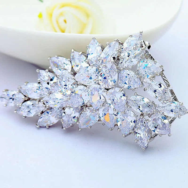 Недорогая винтажная Женская Брошь LUOTEEMI в Корейском стиле с большим цветком и