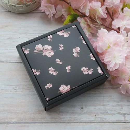 olny 10pcs boxes 13,5*13,5*5 см черный розовый цветок на ветке Тема 10 компл. Конфетная бумажная коробка Валентина свадебные коробки подарок на день рождения упаковка - Цвет: olny 10pcs boxes