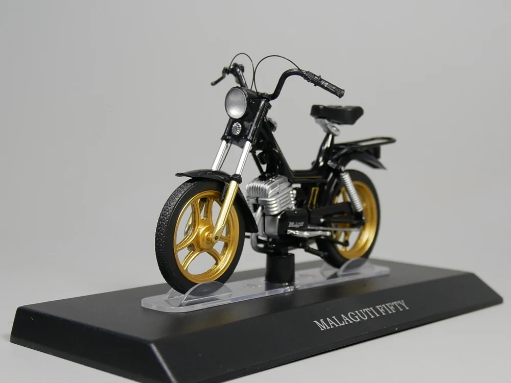 Авто ИНН 1:18 Масштаб мотоцикл MALAGUTI пятьдесят литая модель| |