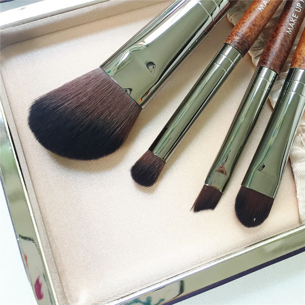 MUFE SERIES набор кистей для путешествий 4 кисти (150 вт 228s 216s 172s) on go с чехлом зеркалом