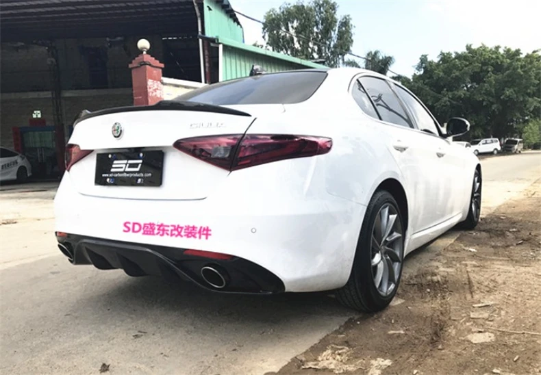 For Alfa Romeo Giulia 2016.2017.2018 Carbon Fiber Rear Lip Spoiler High Quality Car Bumper Diffuser Auto Accessories |