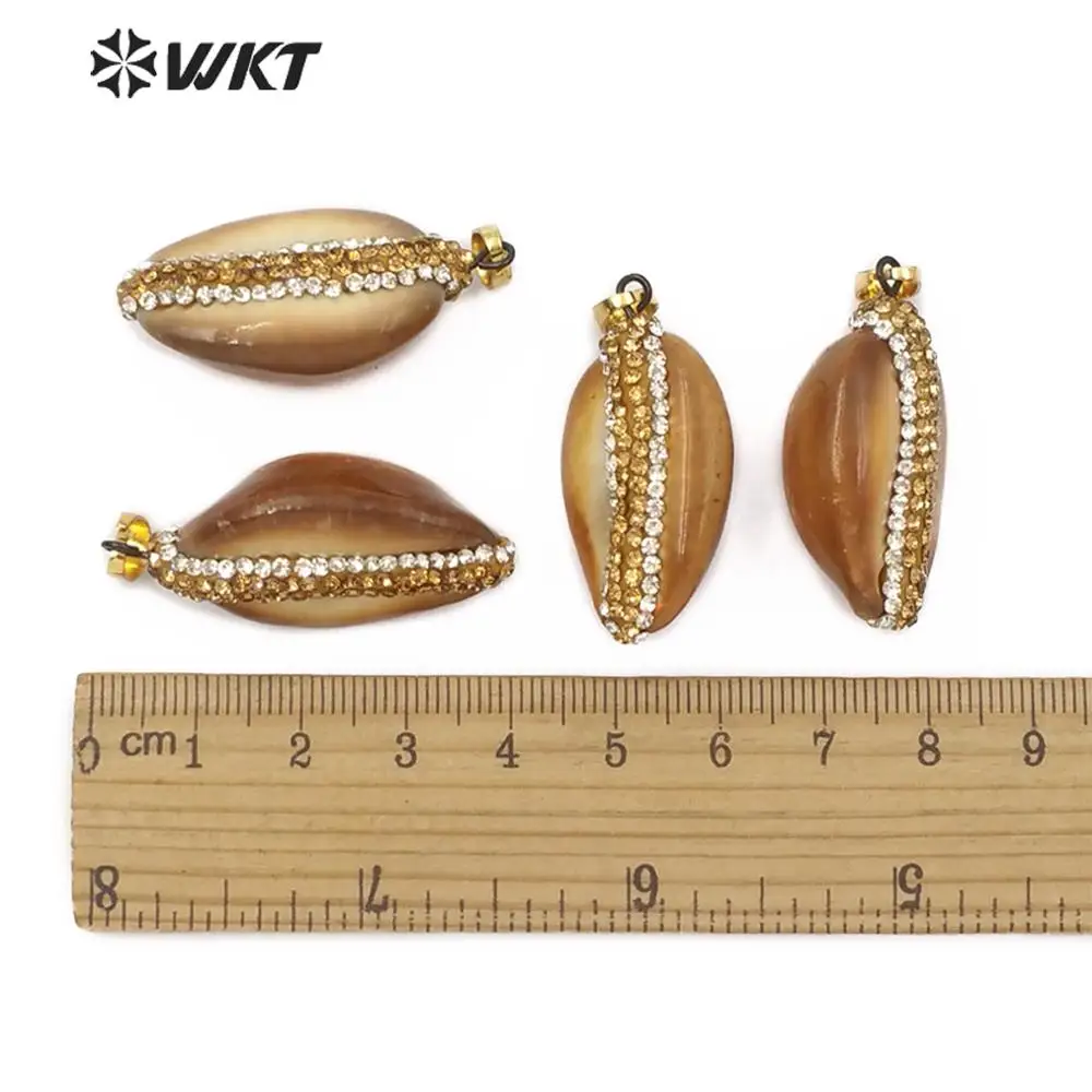 

WT-NP383 Natural Cowrie Shell Pendant With Rhinestone Pave Pendant Sea Shell Jewelry Fashion Necklace Pendents