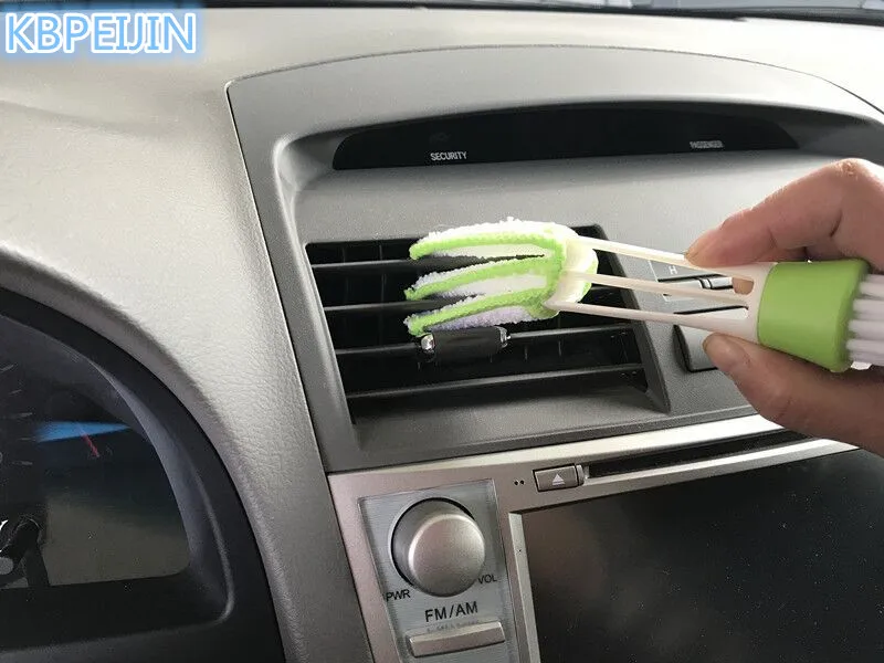 Автомобильная щетка-наклейка для чистки жалюзи на вентиляционное отверстие