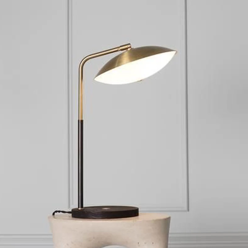 Современная столовая гостиная дымчатое серое стекло настольные лампы