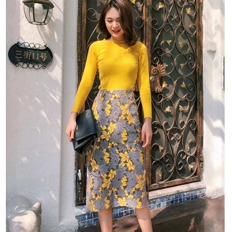 Женский костюм из двух предметов трикотажный топ с воротником лодочкой и