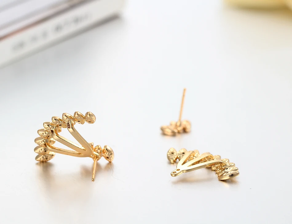 Двусторонние серьги гвоздики золотого цвета с перьями павлина и фианитами|stud