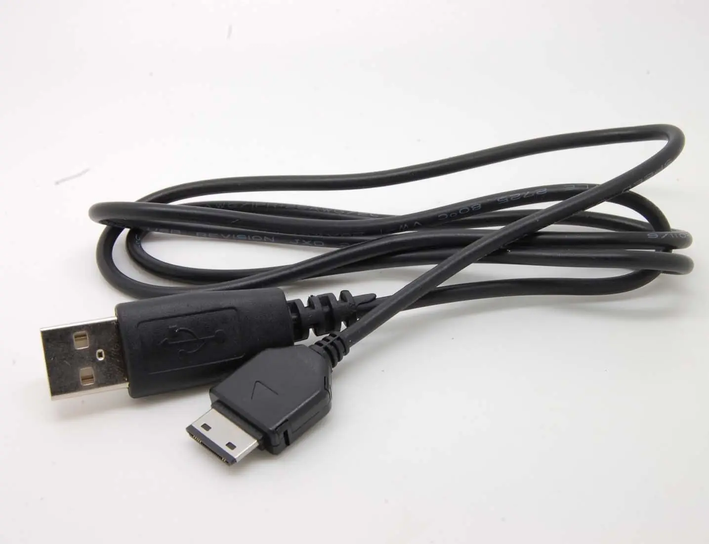 USB кабель для передачи данных и зарядки SAMSUNG SGH A877 A887 F200 F210 F400 F480 F490 F700 G600 G800 i450 i617 i627