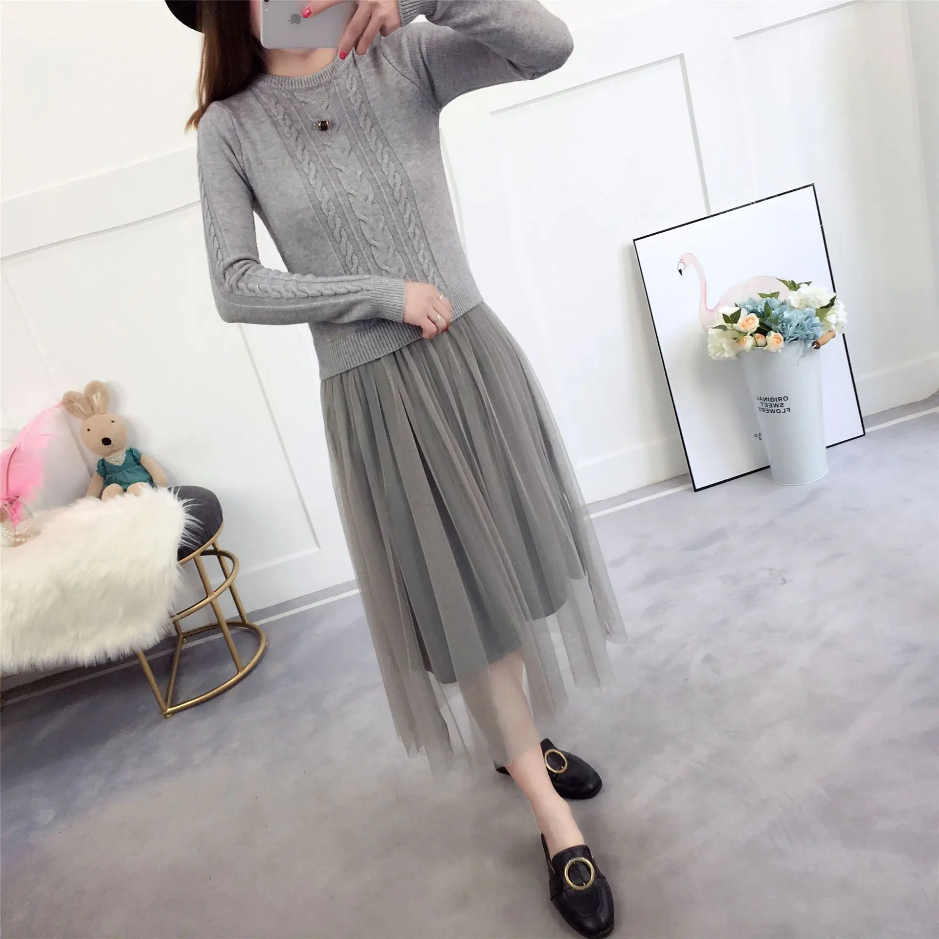 Женское платье свитер с длинным рукавом YoYiKamomo однотонное черное кружевное