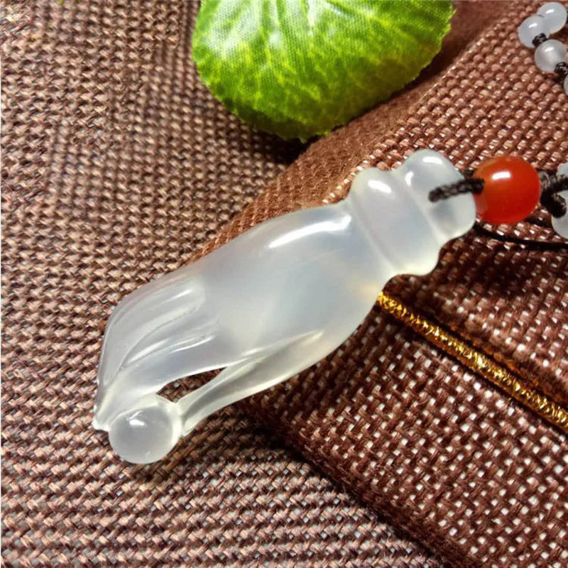 

Natural Chalcedony Buddha Hand Pendant Necklace Drop Shipping Hand-carved Lucky Amulet Lovers Necklace For Men And Women