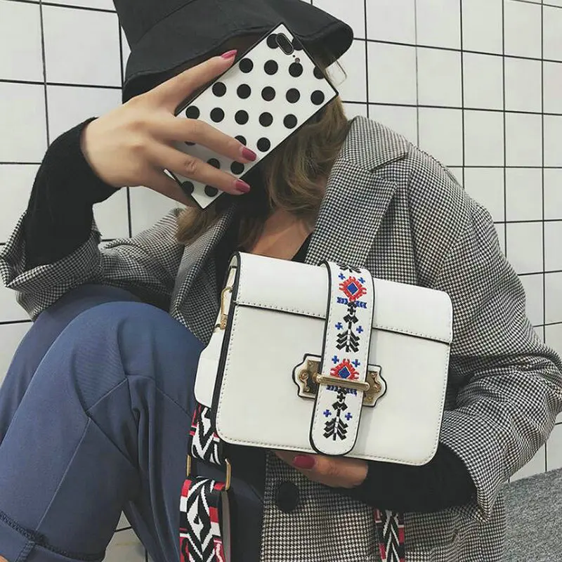 Корейская маленькая сумка через плечо с клапаном женская из искусственной кожи