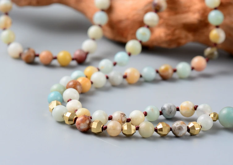 Эксклюзивные бисерные бусы ручной работы из амазонита с цветными кисточками в