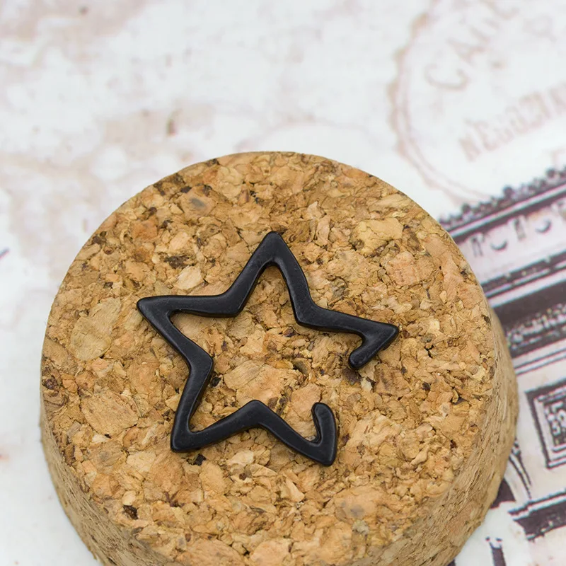 Женские серьги с полыми звездами модные панковские покрытием из сплава без