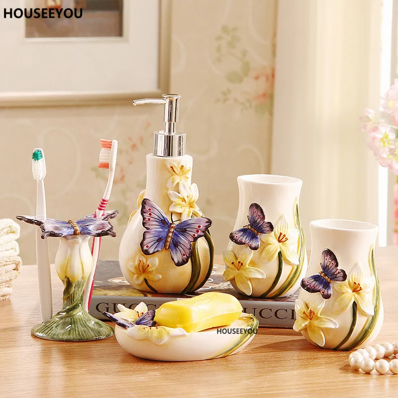 Керамический набор в европейском стиле с бабочкой и цветочным декором аксессуаров для ванной комнаты