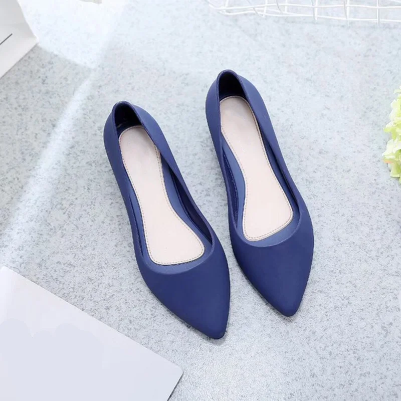 blue Летние женские прозрачные туфли-лодочки на низком каблуке; Женские однотонные лоферы с закрытым носком из искусственной кожи; мягкие удобные сандалии; тонкие туфли без застежки - Цвет: blue