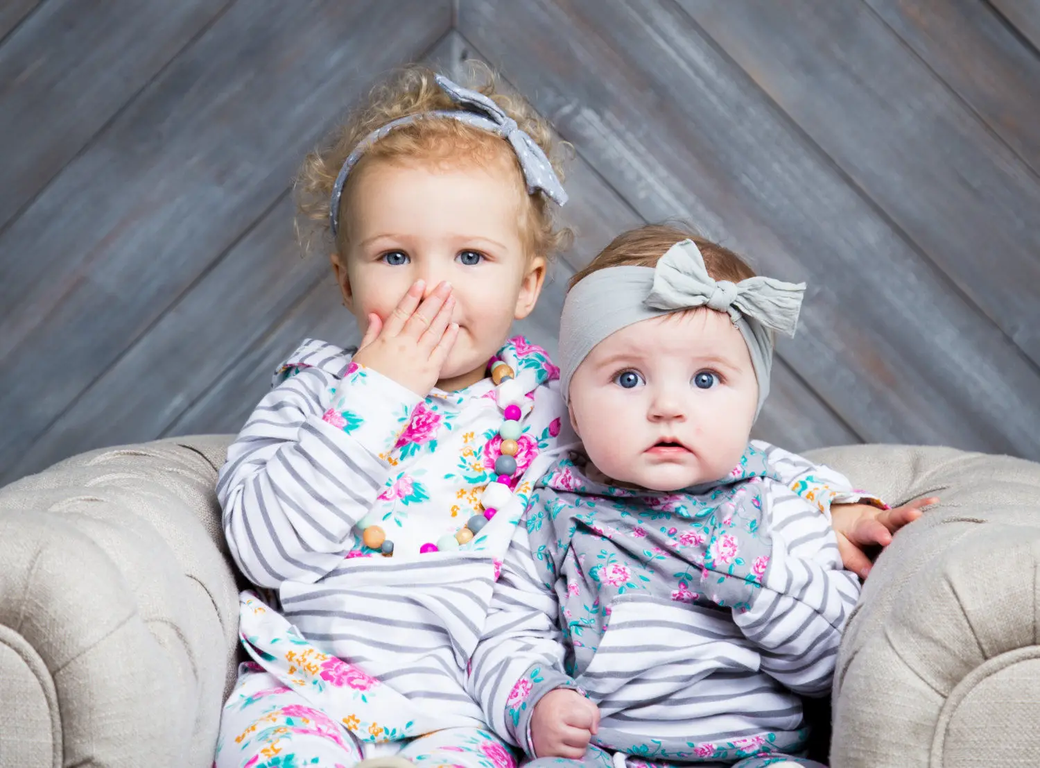 Комплект одежды для малышей одежда маленьких девочек топы с капюшоном и штаны