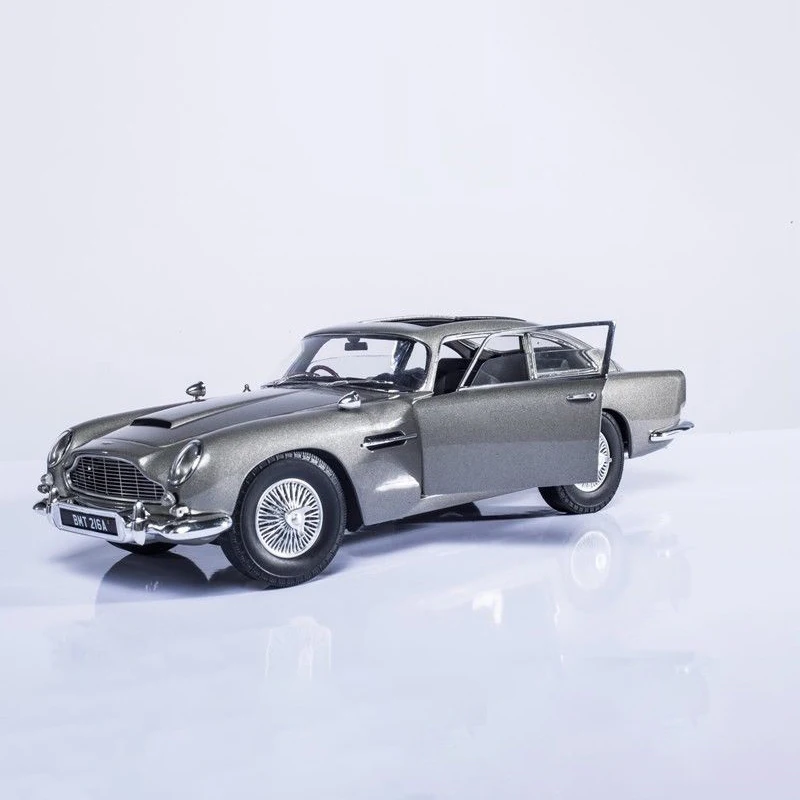 1:18 Масштаб модели автомобилей 2 4 года Джеймс Бонд 007 автомобиля