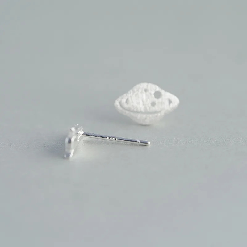 Женские асимметричные серьги-гвоздики из стерлингового серебра 925 пробы |