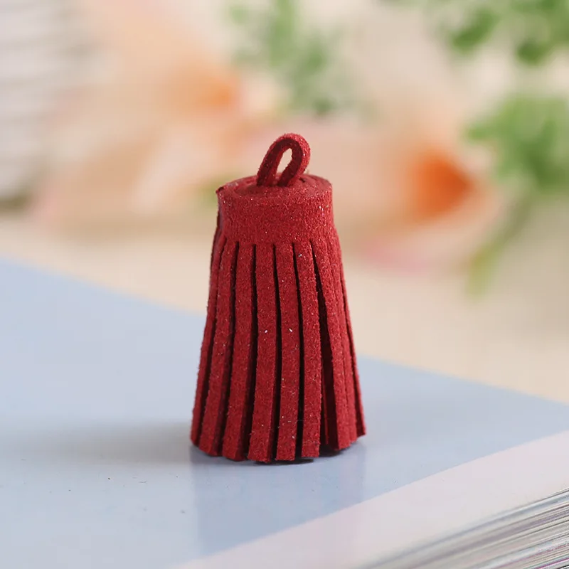 Red tassel 10 шт цветные мини замшевые кисточки бахрома ручной работы материал кожа кисточка отделка одежды шторы брелок Декор ремесла кисточки - Цвет: Red tassel