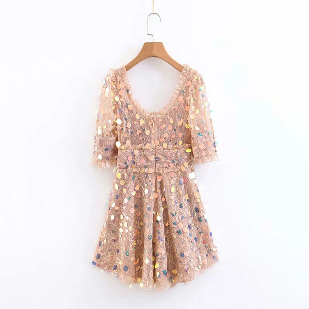 Женское мини платье с рукавами фонариками квадратным вырезом и лифом